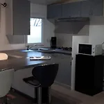 Mobil-home Avec Jacuzzi Pour 4 Personnes Et Terrasse - Api-1-52-465 *