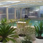 Mobil-home Avec Jacuzzi Pour 4 Personnes Et Terrasse - Api-1-52-465 *