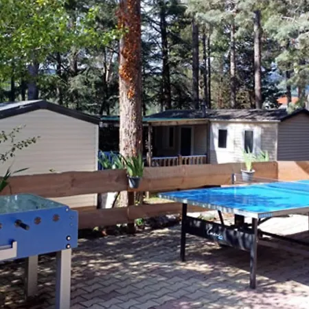 Camping Mobil-home Avec Jacuzzi Pour 4 Personnes Et Terrasse - Api-1-52-465